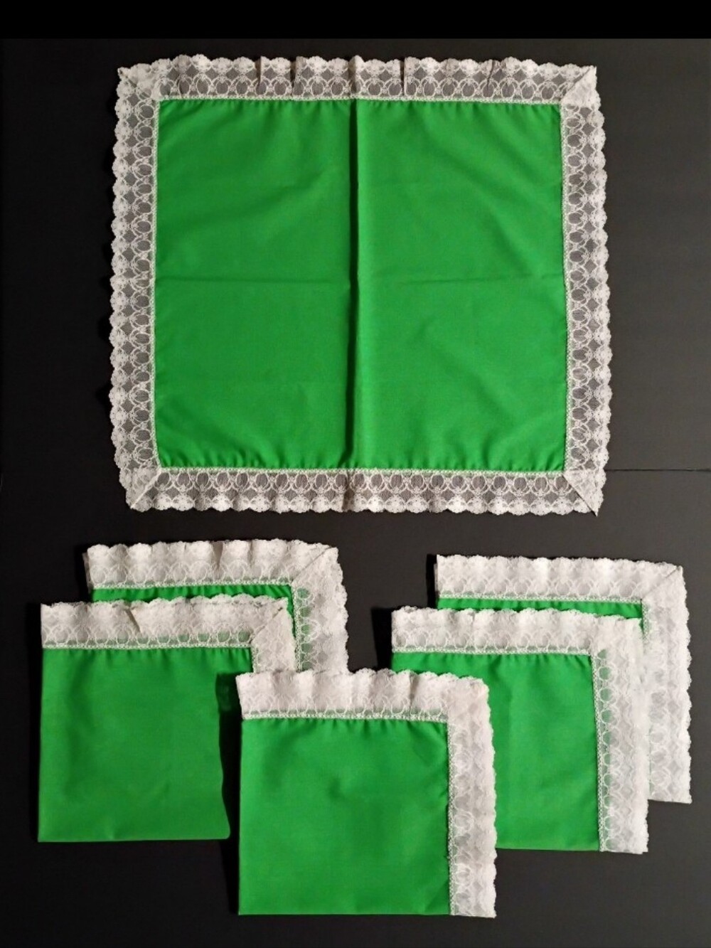 Vintage Bright Green Placemats White Lace Trim Scalloped Edge Set of 6